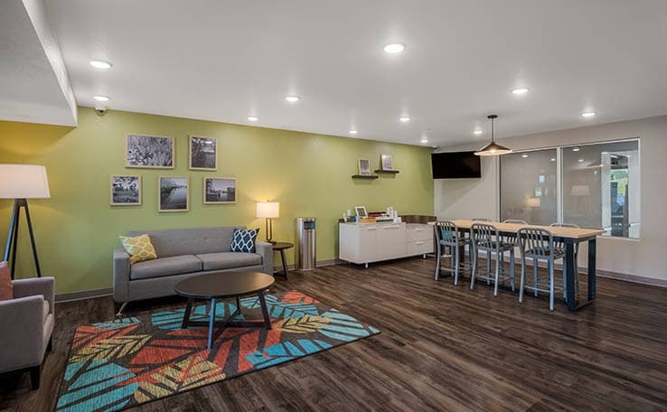 WoodSpring Suites Milwaukee - Menomonee Falls photo 3 of 21